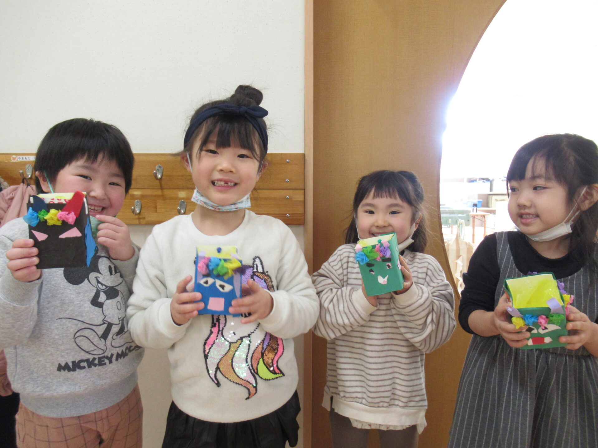 節分製作で豆入れを作ったよ にじ組 キッズ陽だまり園 保育の陽だまり園